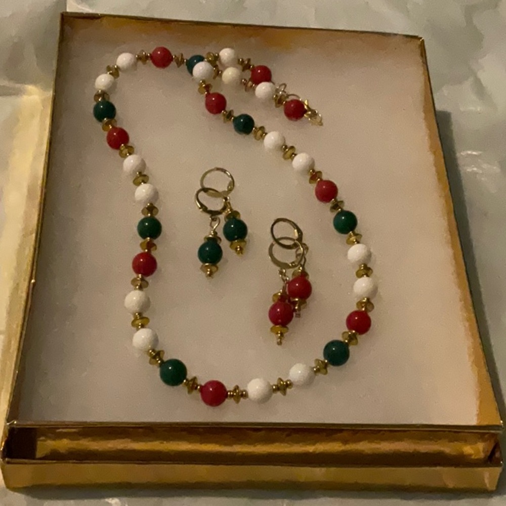 🟥 Brand New Mountain Jade Necklace & Earrings, Red, White & Green Handcrafted